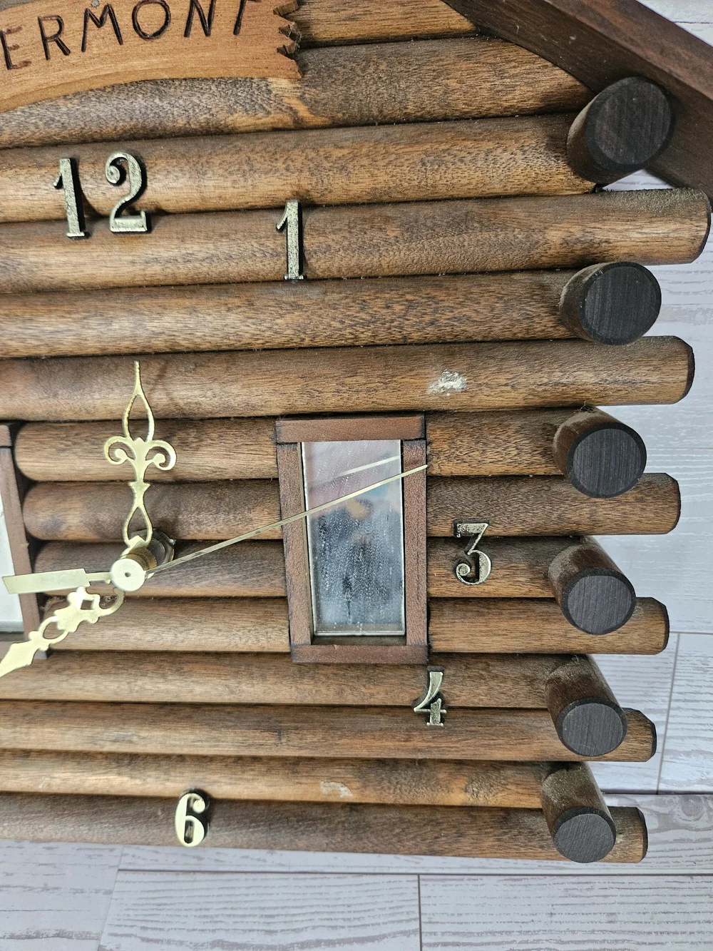 Log Cabin Wall Clock - Rustic Brown Vintage